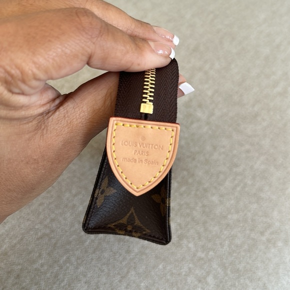 Authentic Louis Vuitton Toiletry Pouch 15 - Picture 12 of 16